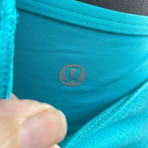 Sz. 8, Lululemon Turquoise Blue Tank with Removable Sports Bra, 2 in 1 Combo - Picture 4 of 8